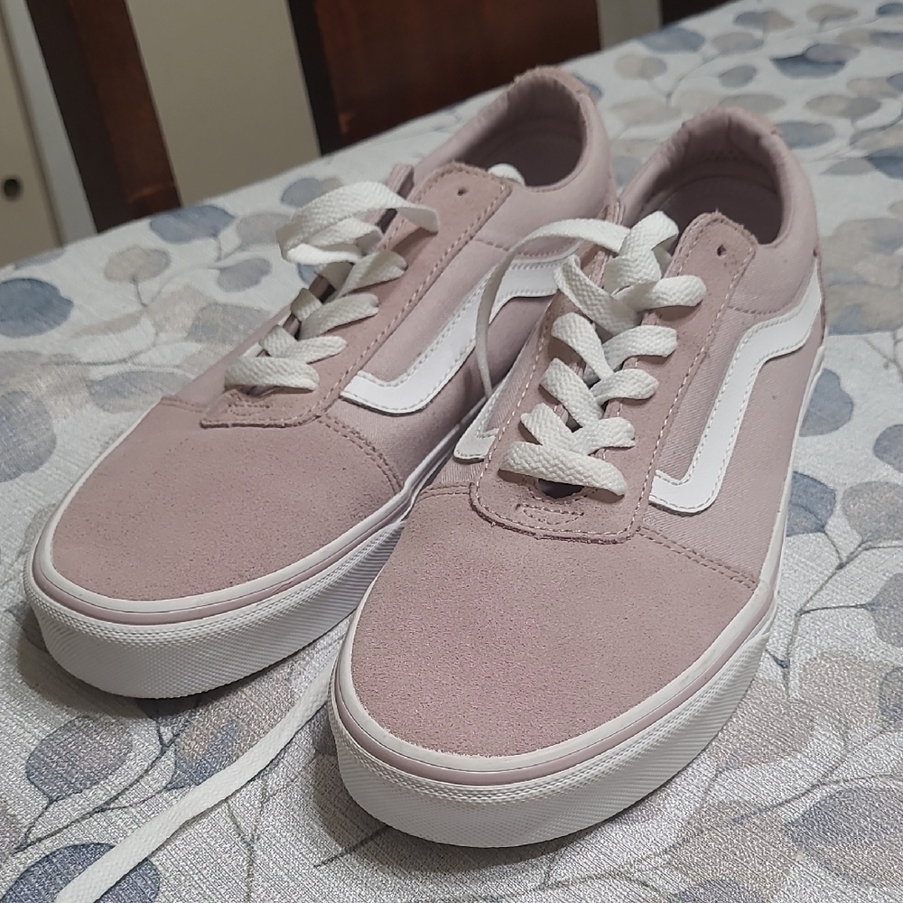 Vans Women's Sneakers in Pink and White